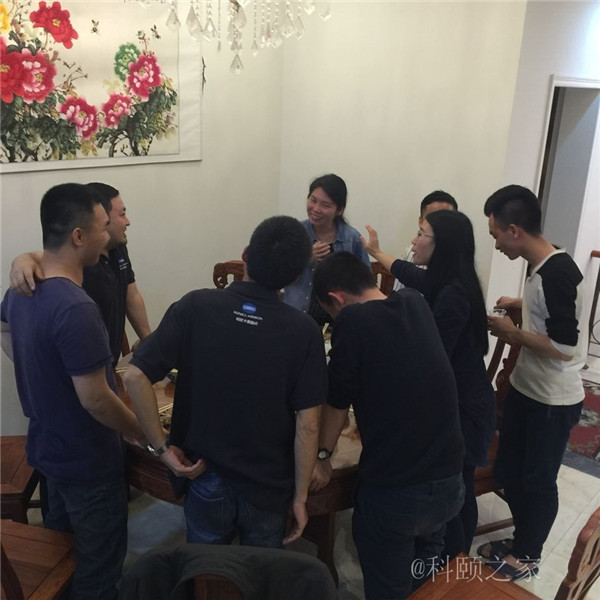 科頤家人一起吃團(tuán)圓飯,并送上對(duì)大家的祝福-科頤辦公 科頤家人一起吃團(tuán)圓飯,并送上對(duì)大家的祝福-科頤辦公