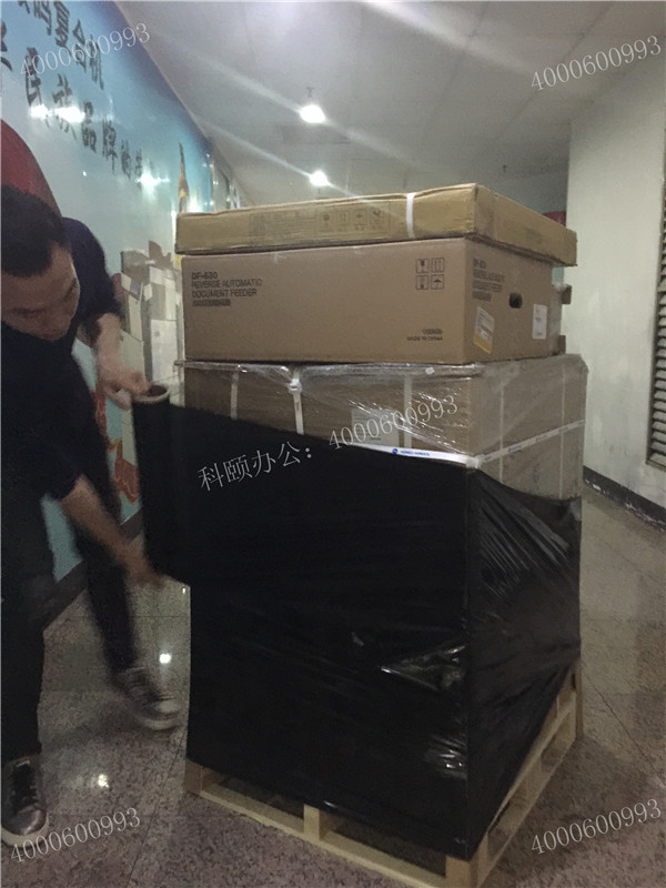 轉角遇到帥哥在打包柯尼卡美能達C226復印機-科頤辦公 轉角遇到帥哥在打包柯尼卡美能達C226復印機-科頤辦公